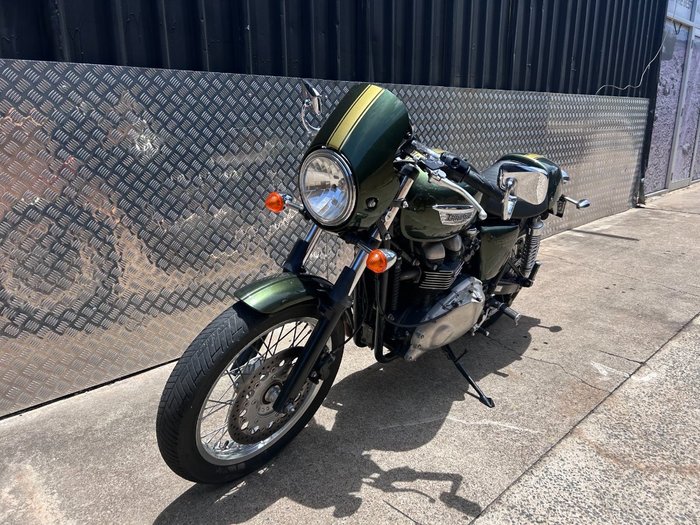 2012 Triumph THRUXTON 900 GREEN