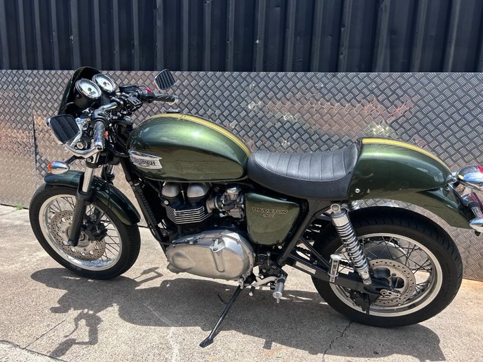 2012 Triumph THRUXTON 900 GREEN