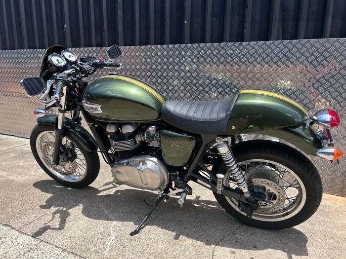 2012 Triumph THRUXTON 900 GREEN