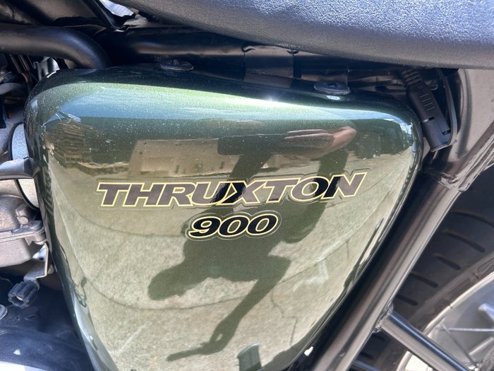 2012 Triumph THRUXTON 900 GREEN