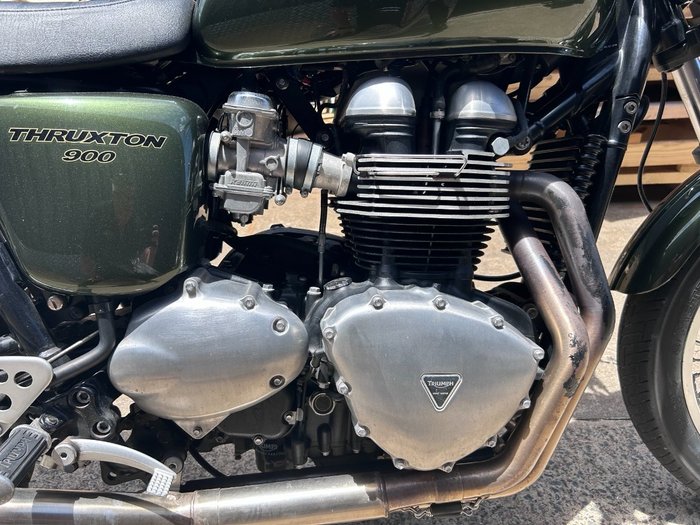2012 Triumph THRUXTON 900 GREEN
