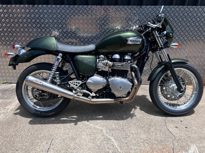 2012 Triumph THRUXTON 900 GREEN