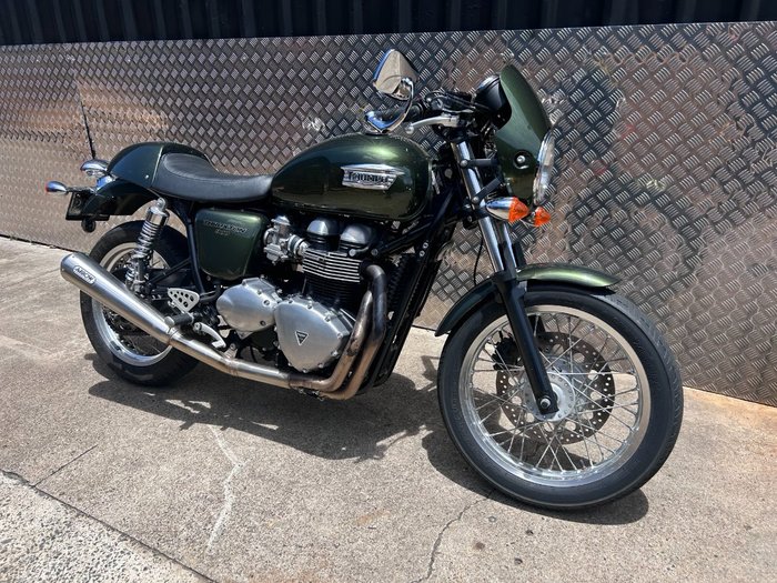 2012 Triumph THRUXTON 900 GREEN