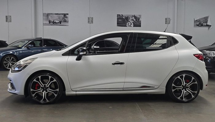 2016 Renault Clio R.S. 220 Trophy IV B98 Frost White