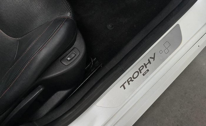 2016 Renault Clio R.S. 220 Trophy IV B98 Frost White