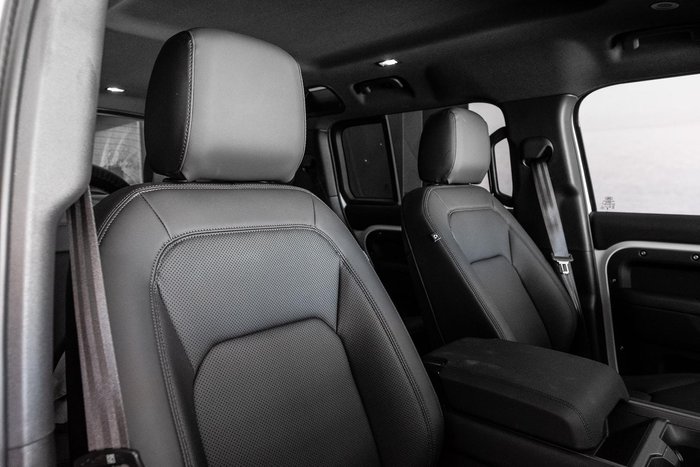 2025 Land Rover Defender 110 D350 X-Dynamic SE