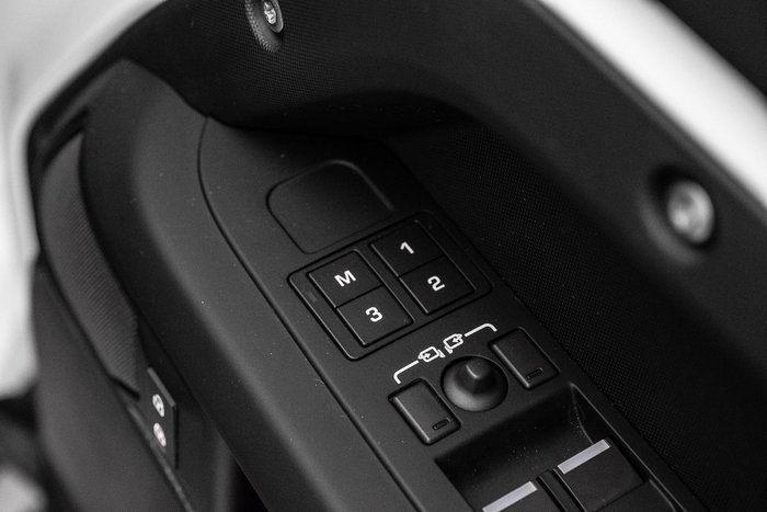 2025 Land Rover Defender 110 D350 X-Dynamic SE