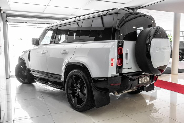 2025 Land Rover Defender 110 D350 X-Dynamic SE