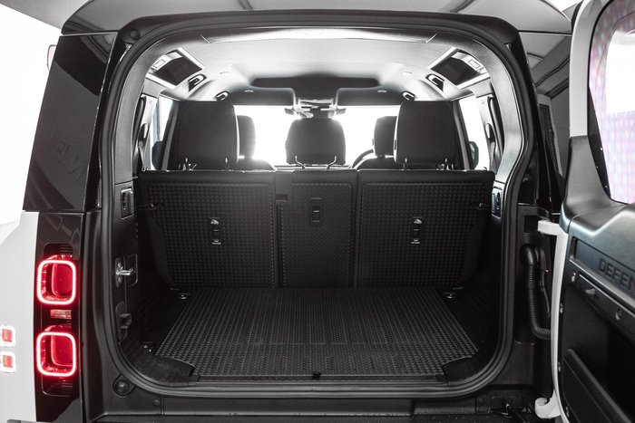 2025 Land Rover Defender 110 D350 X-Dynamic SE