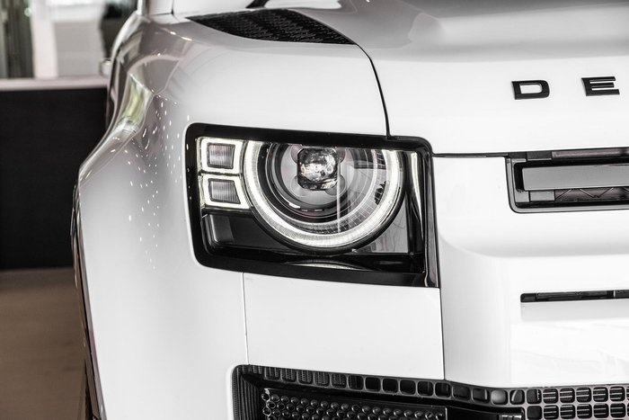 2025 Land Rover Defender 110 D350 X-Dynamic SE