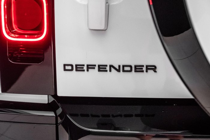 2025 Land Rover Defender 110 D350 X-Dynamic SE