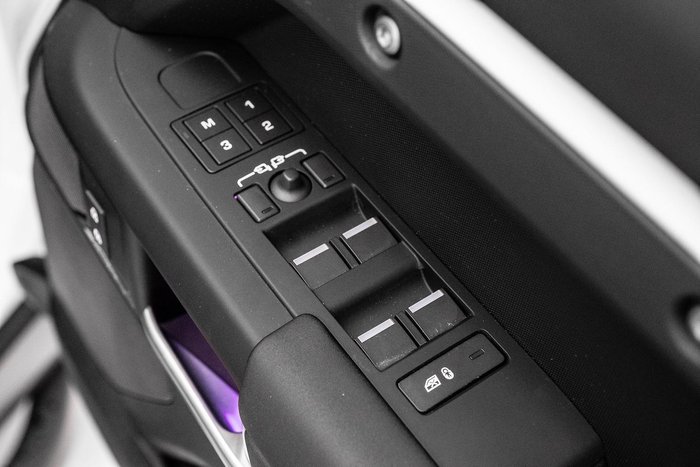 2025 Land Rover Defender 110 D350 X-Dynamic SE