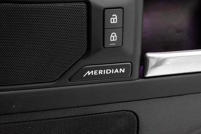 2025 Land Rover Defender 110 D350 X-Dynamic SE