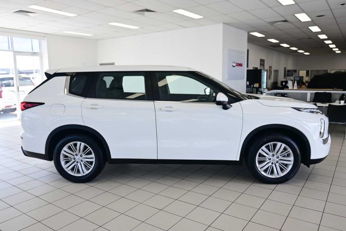 2024 Mitsubishi Outlander ES