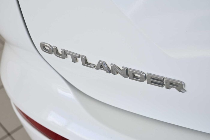 2024 Mitsubishi Outlander ES