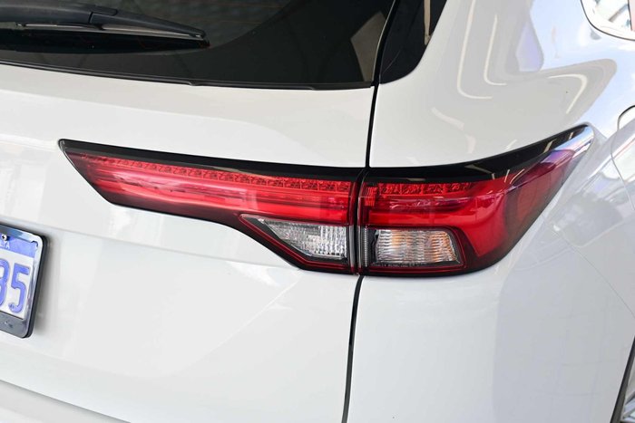 2024 Mitsubishi Outlander ES