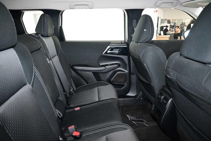 2024 Mitsubishi Outlander ES