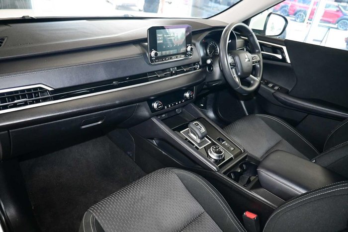 2024 Mitsubishi Outlander ES