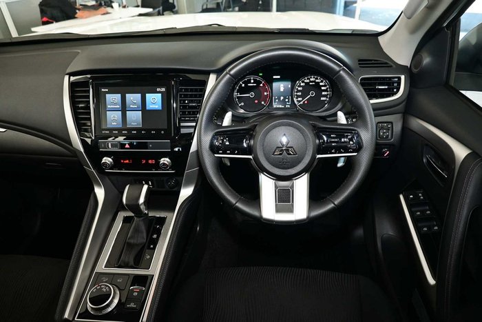 2025 Mitsubishi Pajero Sport GLX