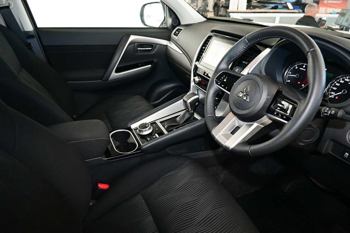 2025 Mitsubishi Pajero Sport GLX