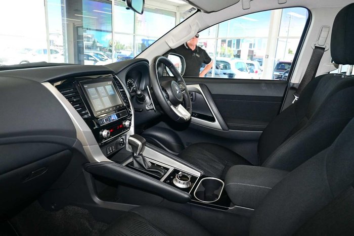 2025 Mitsubishi Pajero Sport GLX