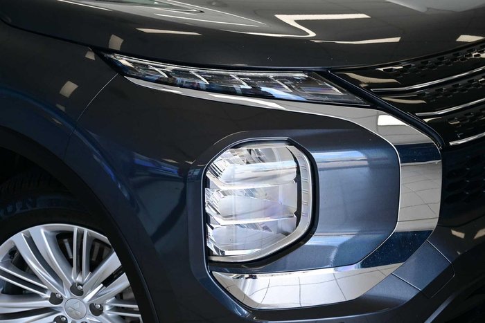 2024 Mitsubishi Outlander ES