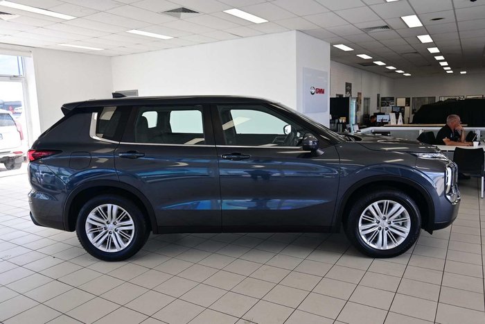 2024 Mitsubishi Outlander ES