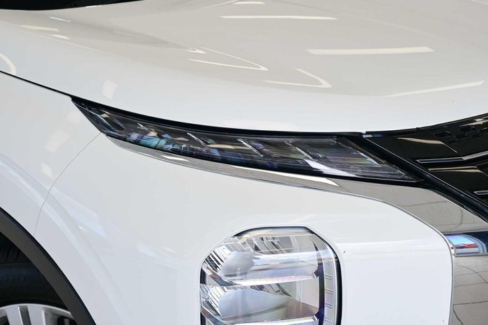 2024 Mitsubishi Outlander ES