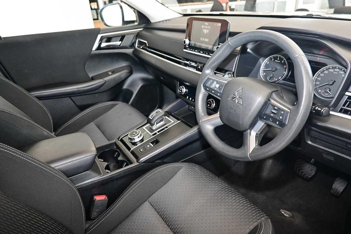 2024 Mitsubishi Outlander ES