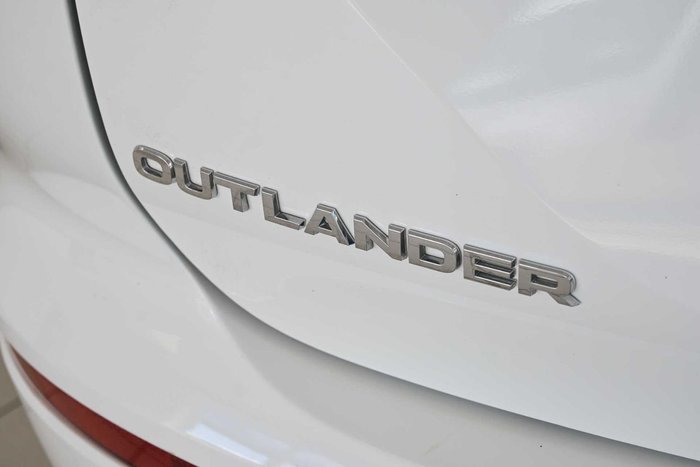 2024 Mitsubishi Outlander ES