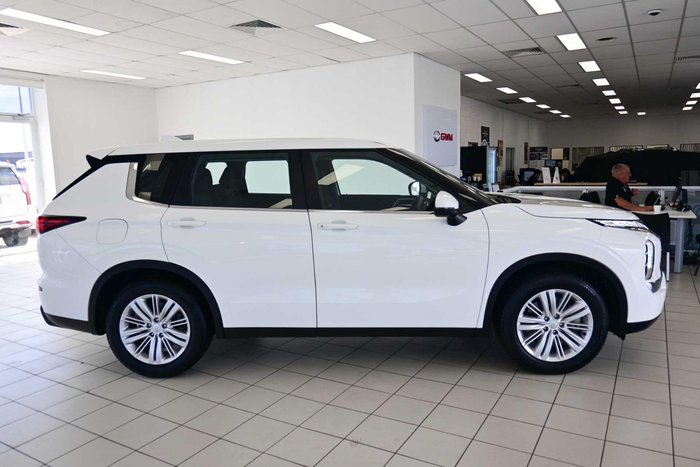 2024 Mitsubishi Outlander ES