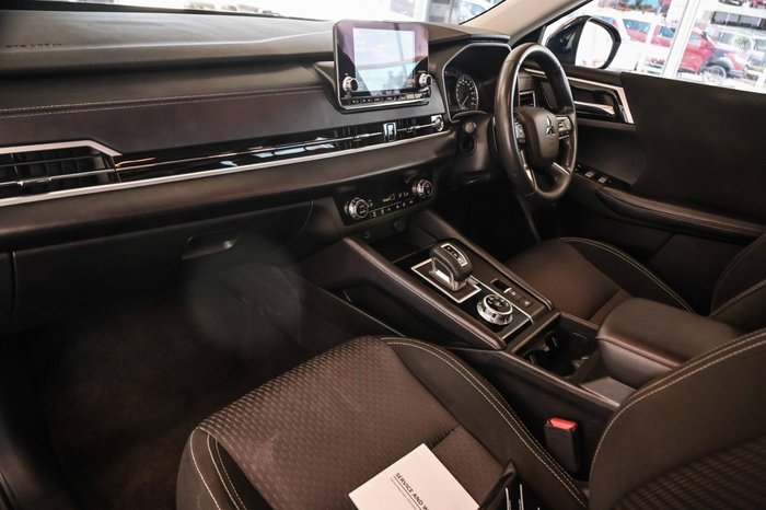 2024 Mitsubishi Outlander ES