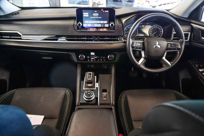 2024 Mitsubishi Outlander ES