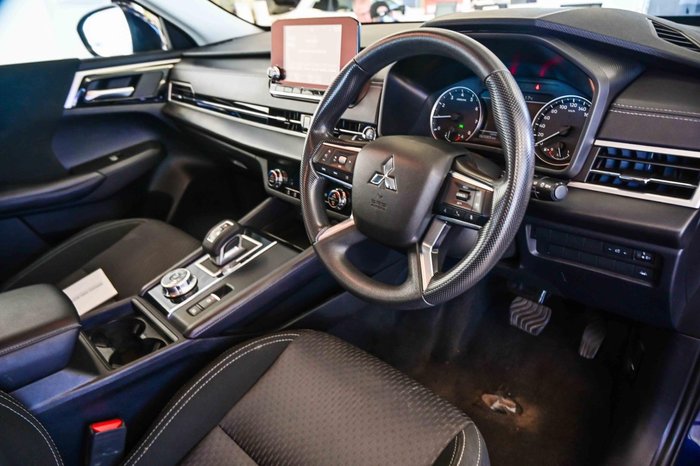 2024 Mitsubishi Outlander ES