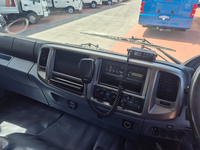 2009 Hino GT 1322-500 Series 4x4 Tray and Crane