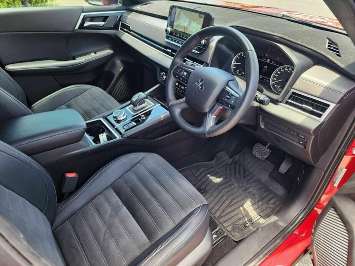 2023 Mitsubishi Outlander LS Black Edition