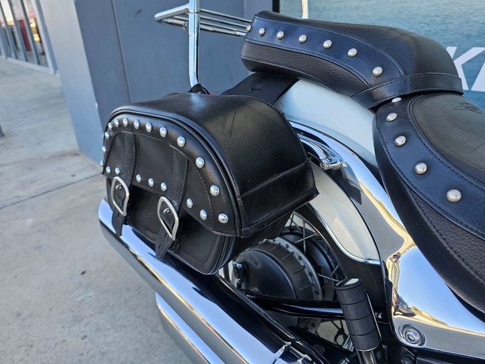 2011 Suzuki VL800T (BOULEVARD C50T) White