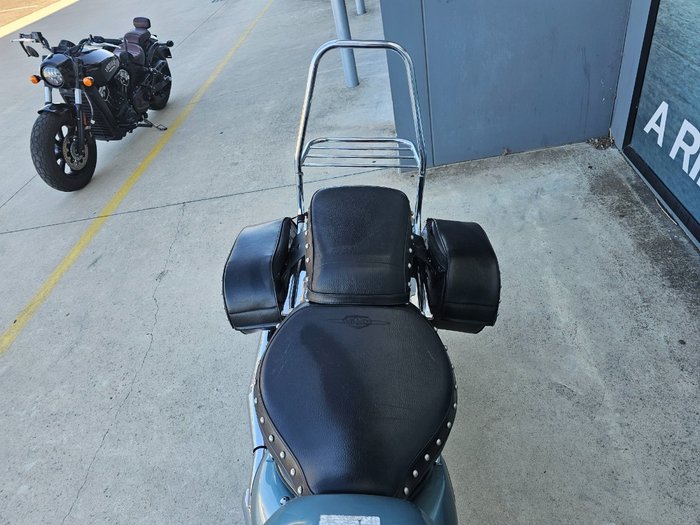 2011 Suzuki VL800T (BOULEVARD C50T) White