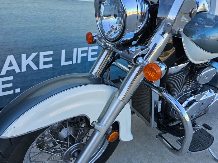 2011 Suzuki VL800T (BOULEVARD C50T) White