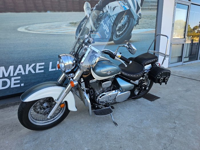 2011 Suzuki VL800T (BOULEVARD C50T) White