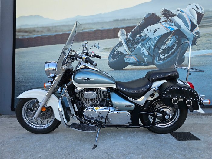 2011 Suzuki VL800T (BOULEVARD C50T) White