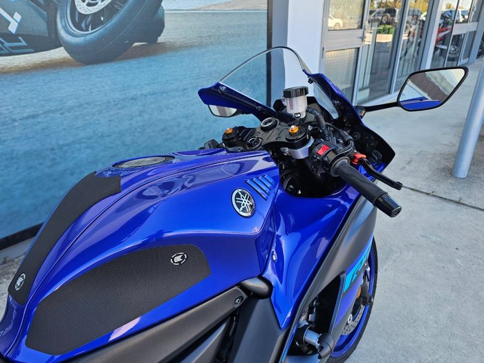 2024 Yamaha YZF-R7LA Blue