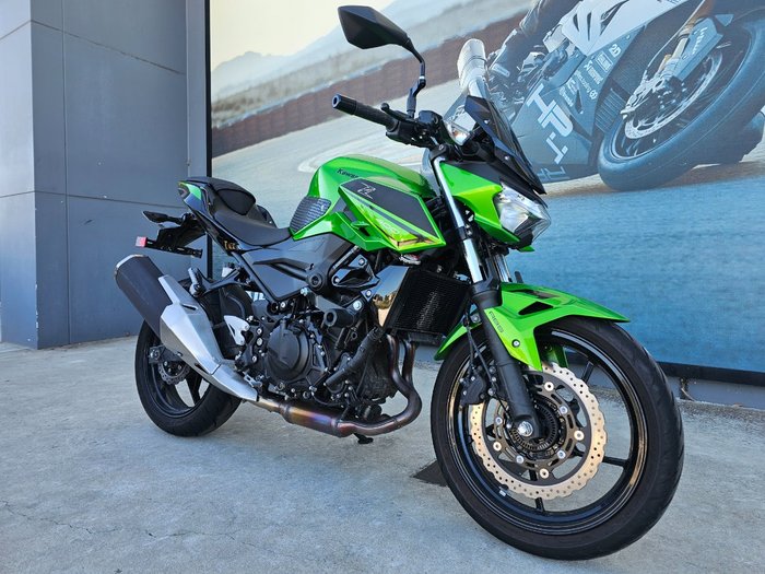 2022 Kawasaki Z400 Green