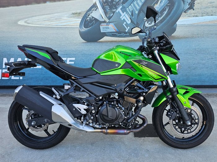 2022 Kawasaki Z400 Green