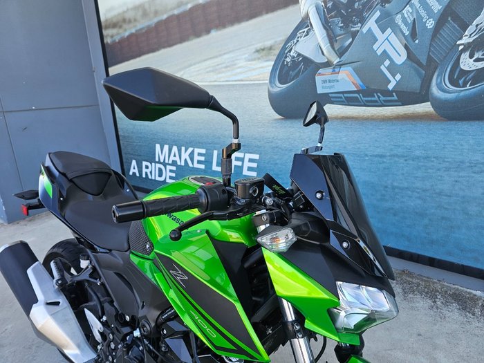 2022 Kawasaki Z400 Green