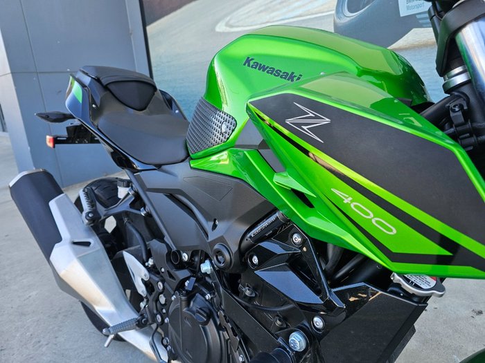 2022 Kawasaki Z400 Green