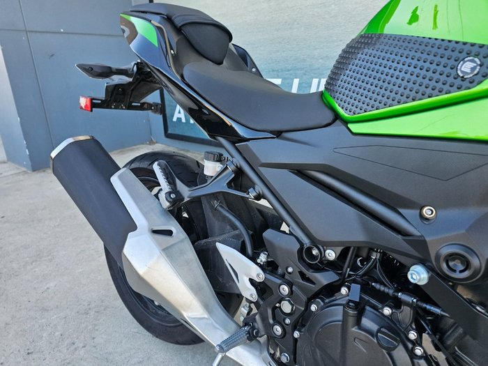 2022 Kawasaki Z400 Green