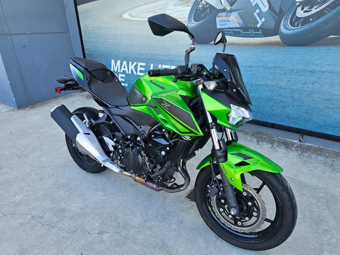 2022 Kawasaki Z400 Green