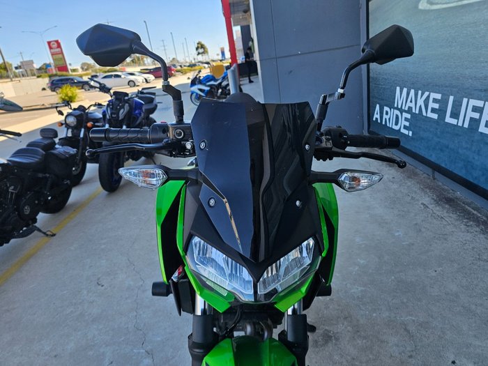 2022 Kawasaki Z400 Green