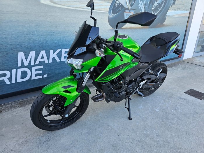 2022 Kawasaki Z400 Green